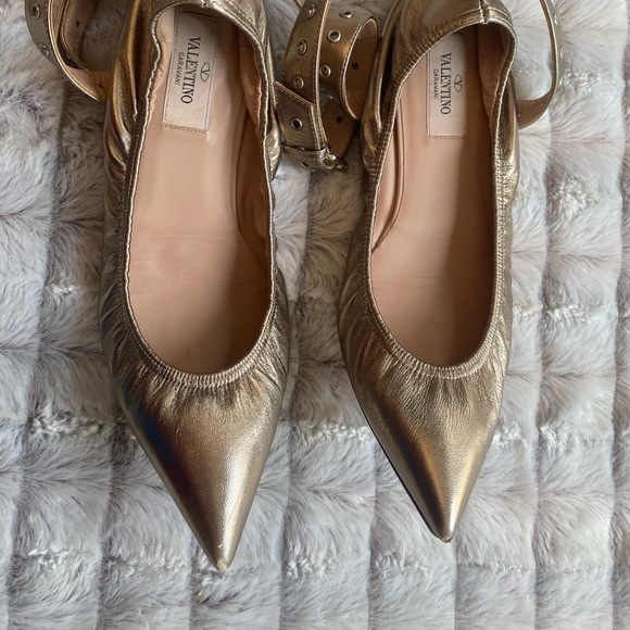 VALENTINO Love Latch metallic leather point-toe flats - Picture 7 of 14